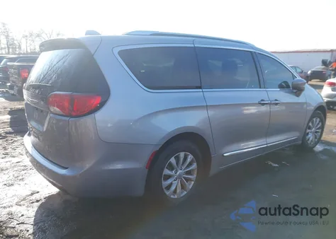 2019 Chrysler Pacifica Touring L z USA, uszkodzony, nr VIN 2C4RC1BG4KR625802